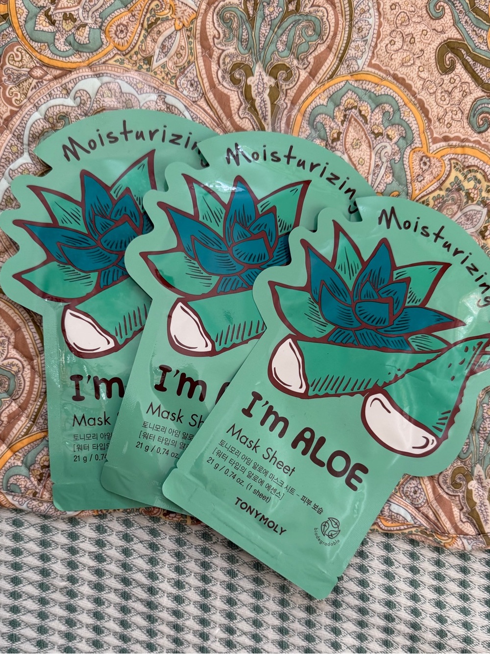 New Tonymoly I'm Aloe Sheet Masks Set of 3
Transforms dull and tired skin into